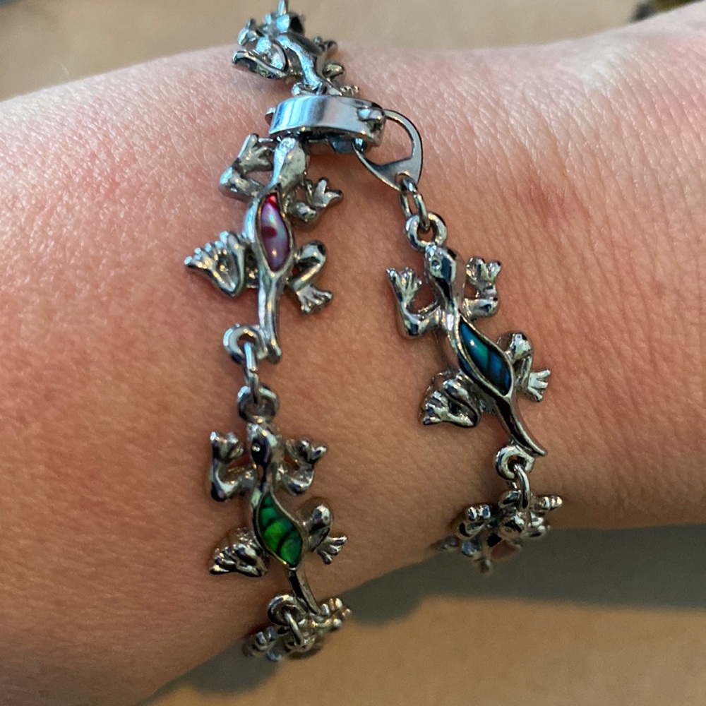 Silver tone bracelet - lizard gecko and sea shell accent accents